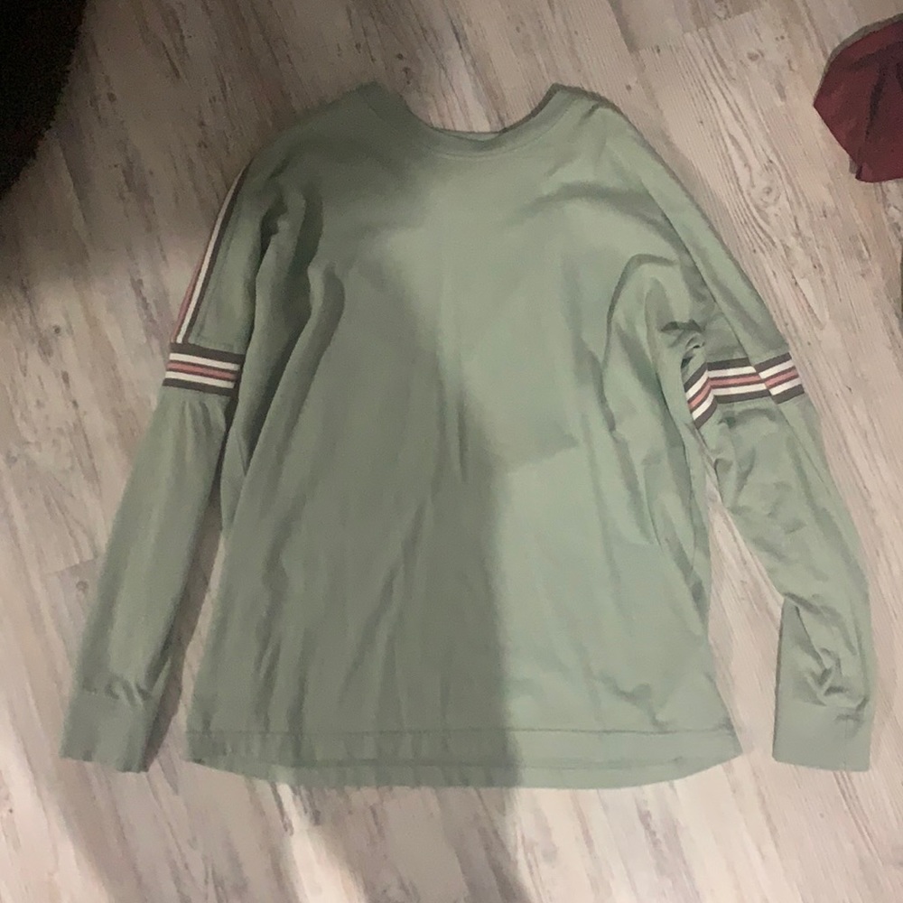 Urban Outfitters Green Long Sleeve T-Shirt